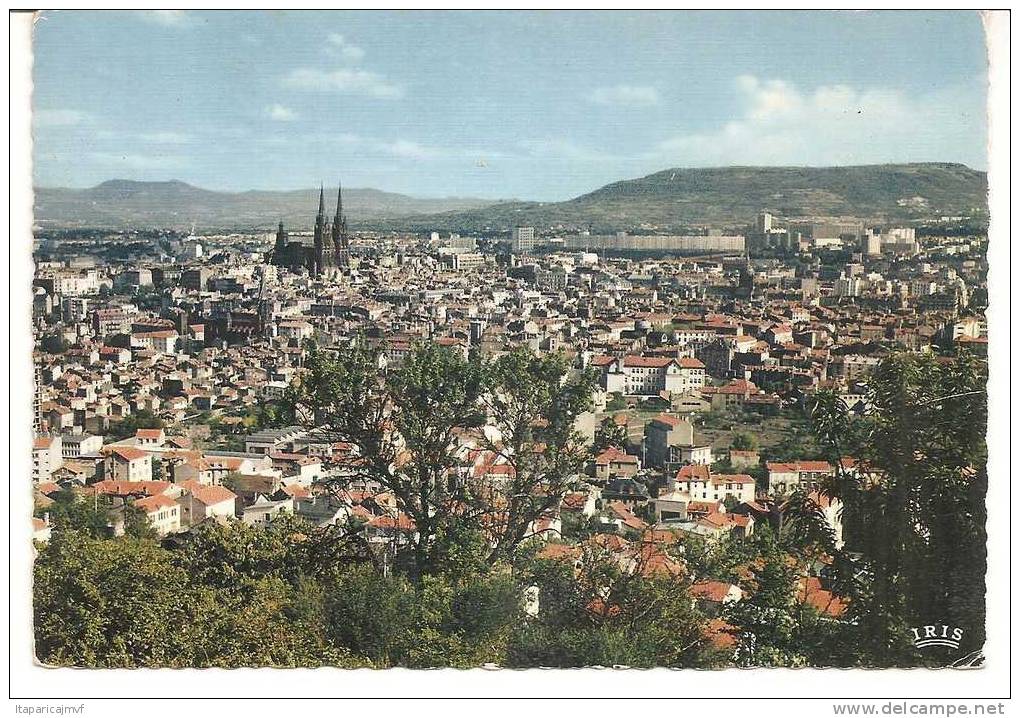 Puy De Dôme : CLERMONT FERRAND  :     Vue  Sur  La  Ville - Clermont Ferrand