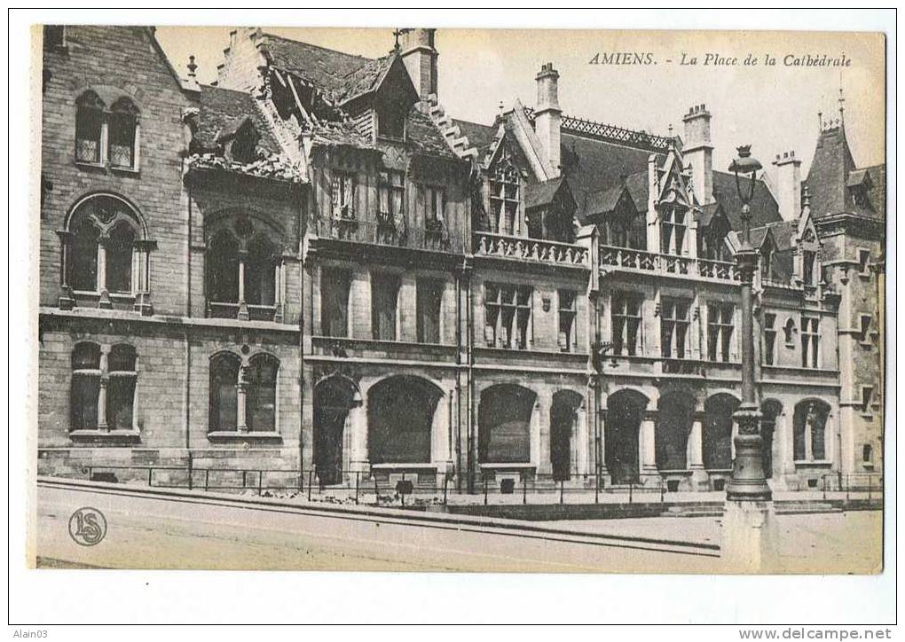 CPA - 80 - AMIENS - La Place De La Cathédrale - LS - (vue Peu Courante) - Amiens