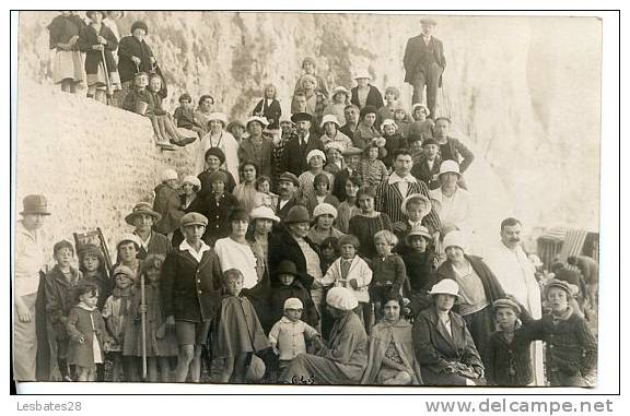 Carte Photo Groupe Personnages Friville  ( Ault-Ornival -Lévêque Succursalle à ESCARBOTIN ) , Falaises,  Nov 10 32 - Friville Escarbotin