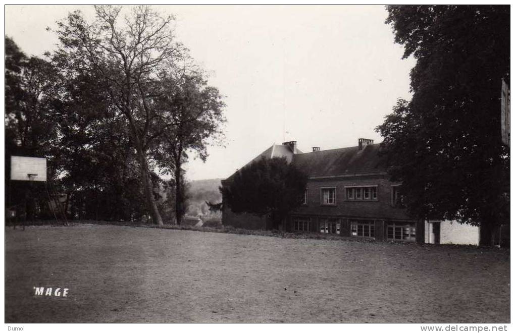 POIX  (Somme)  -  Ecole Des Filles - Terrain De Jeux - Poix-de-Picardie