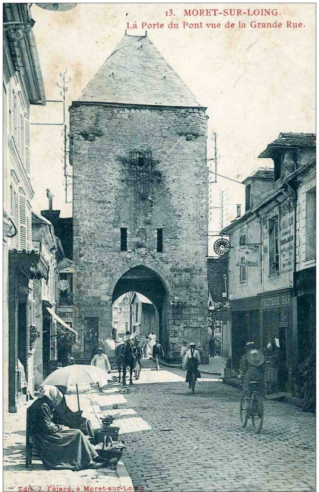 A2A X0 CPA 77 MORET-SUR-LOING N°13 LA PORTE DU PONT VUE DE LA GRANDE RUE ANIMEE BEAU VISUEL EDIT FEJARD - Moret Sur Loing