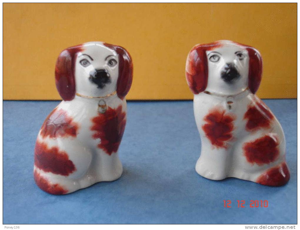 Couple De Chiens Faience De Staffordshire,IXX ème Hauteur:7 Cms - Staffordshire