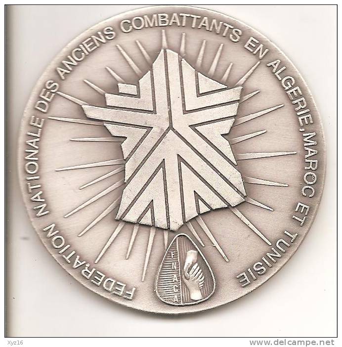 Médaille FEDERATION NATIONALE DES ANCIENS COMBATTANTS EN ALGERIE MAROC ET TUNISIE - Francia