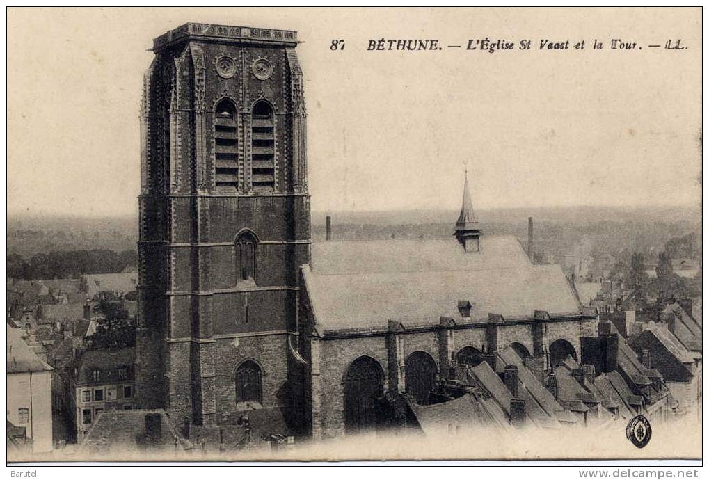 BETHUNE - L´Eglise Saint-Vaast Et La Tour - Bethune