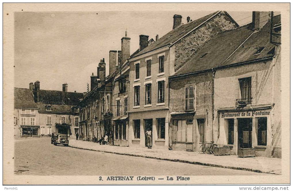 ARTENAY. La Place - Artenay