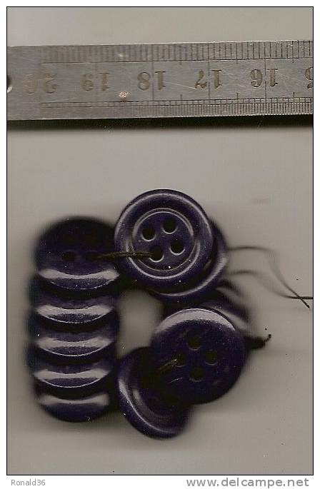 Bouton : De 17 Mm De Diamètre , Violet ,  En Opaline ( Verre ) Série De 11 Boutons De Mercerie / Couture - Knopen