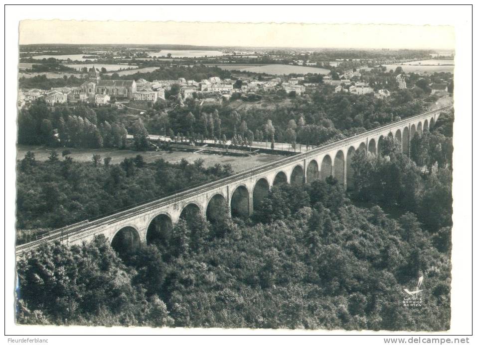 LUSIGNAN  (86) - CPSM - Le Viaduc ... Au Fond : La Ville Et La Campagne Avoisinante - Lusignan