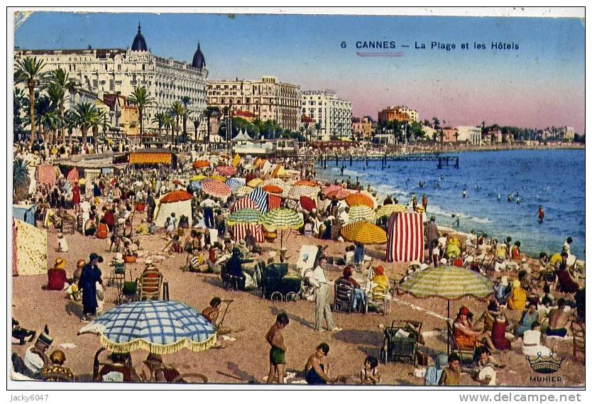 CANNES - La Plage Et Les Hôtels - Cannes