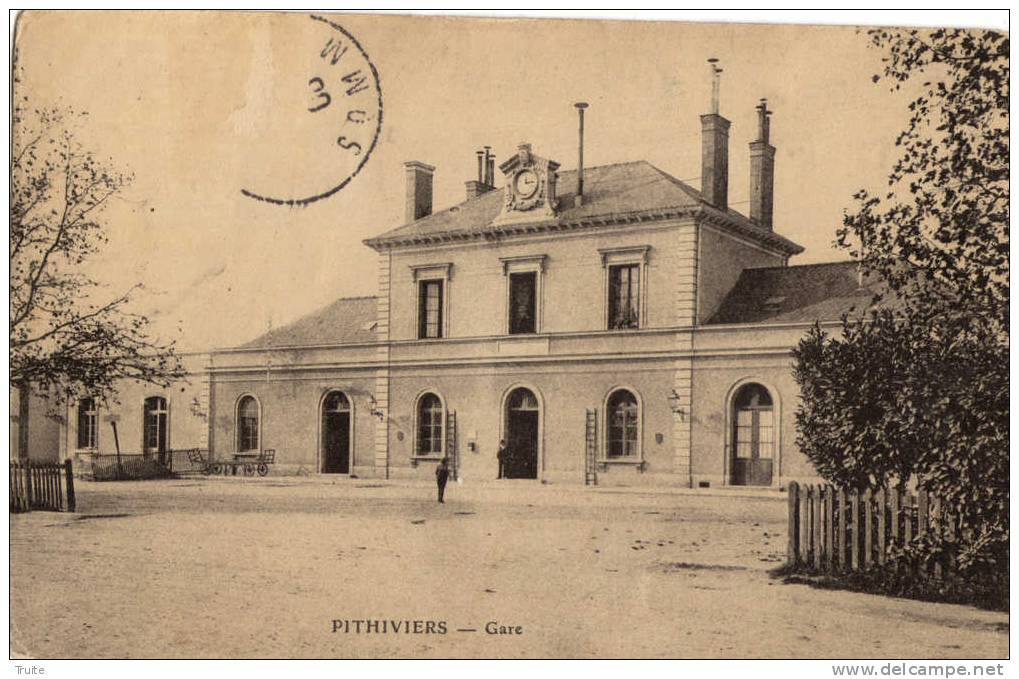 PITHIVIERS LA GARE ANIMEE - Pithiviers