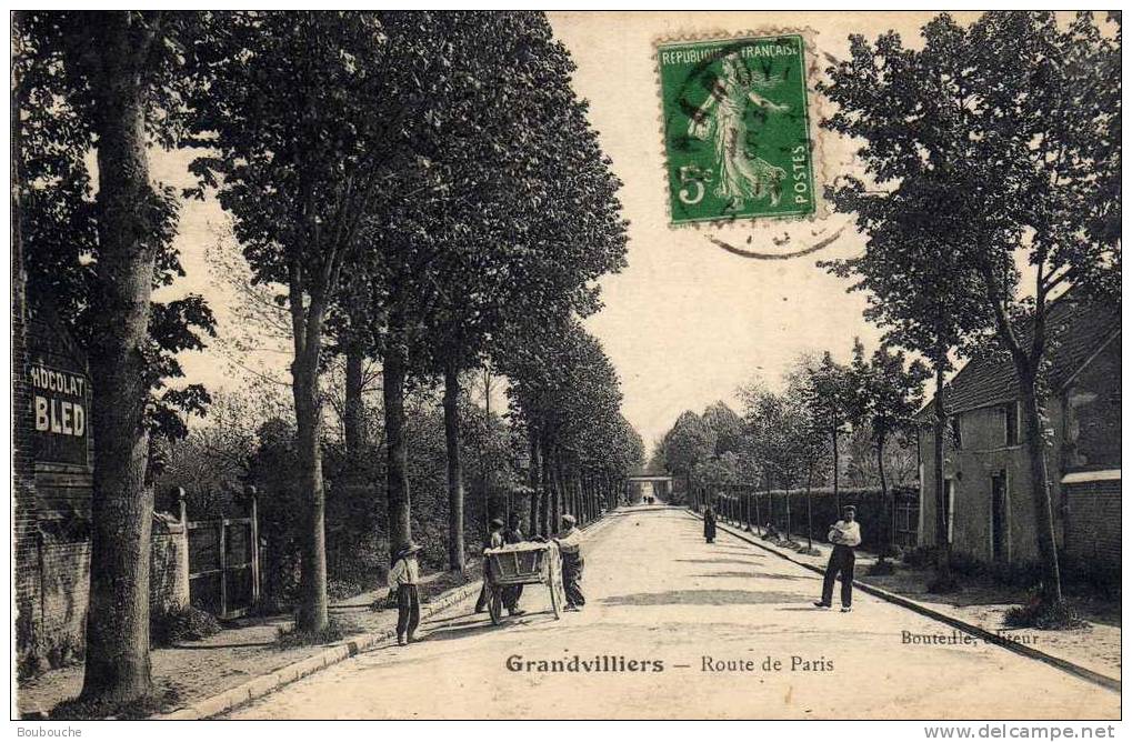 CPA De GRANDVILLIERS Route De Paris - Grandvilliers