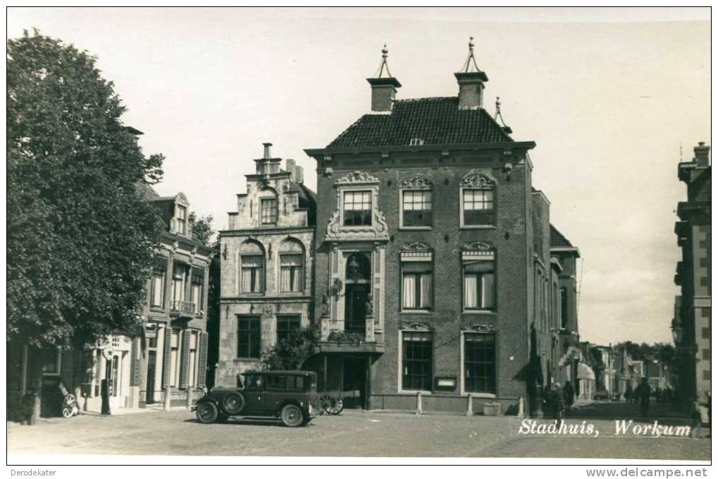 Workum, Stadhuis. Onbeschreven. Auto. Car. Voiture. - Workum