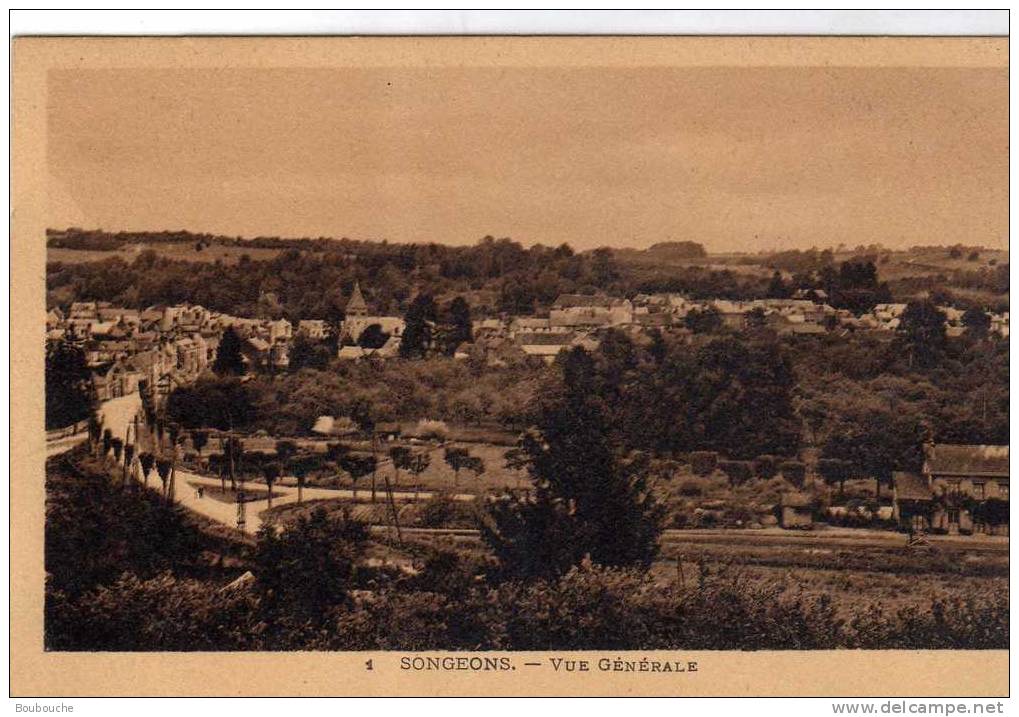 CPA De SONGEONS Vue Générale (peu Courante Avec Les Petits Arbres Le Long De La Route) - Songeons