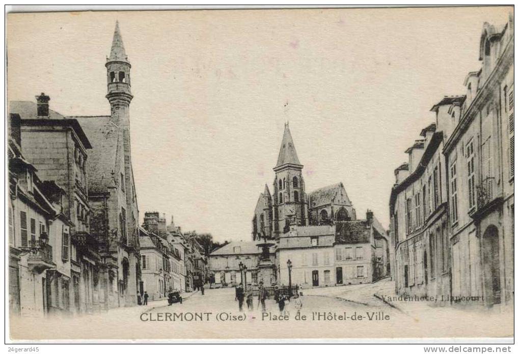 CPSM CLERMONT (Oise) - Place De L´Hôtel De Ville - Clermont