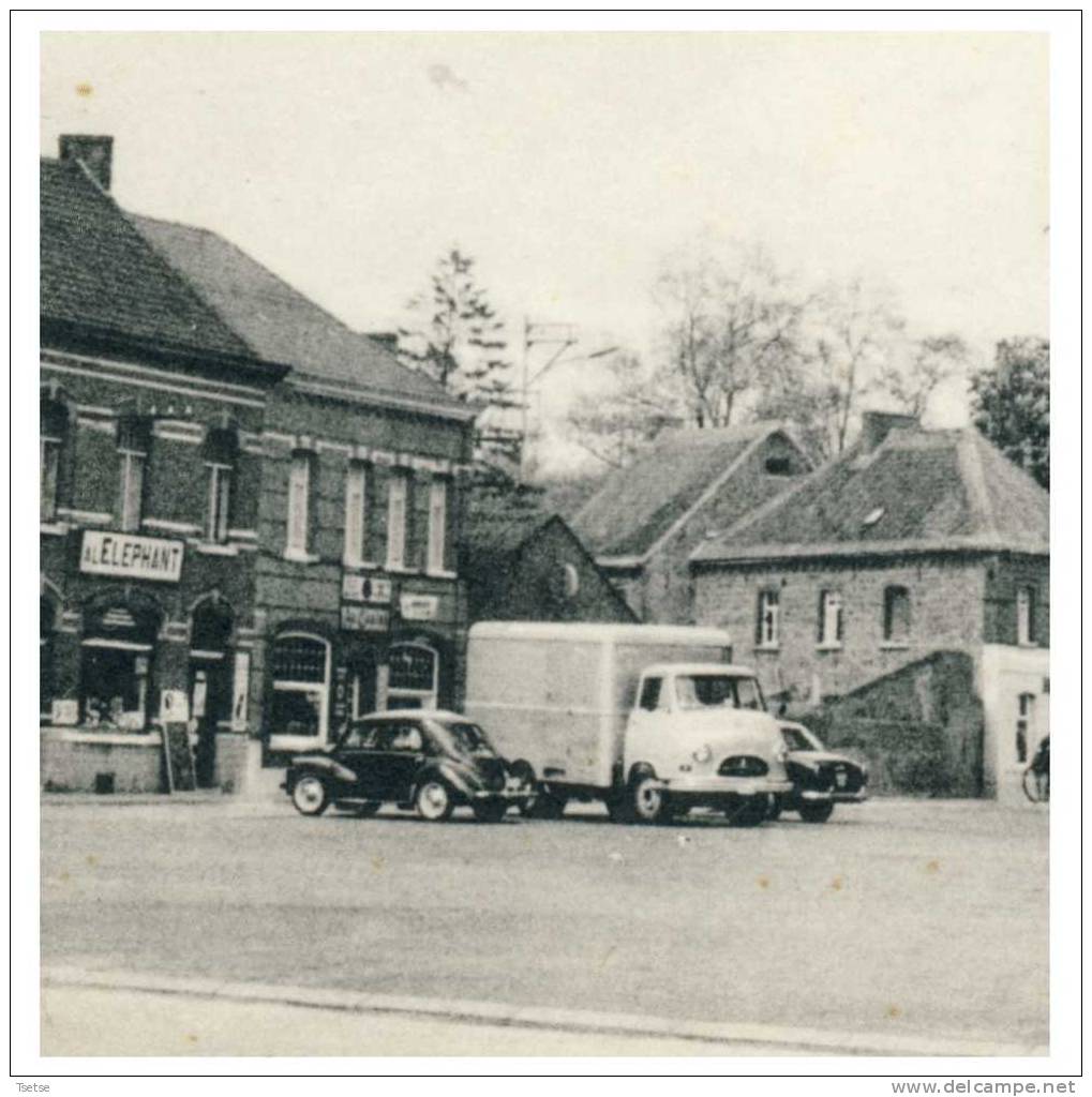 Hautrages - L'Eglise Et La Grand' Place - Oldtimer, Vieux Camion, Magsin " L'Elephant "  ( Voir Scan ) - Saint-Ghislain