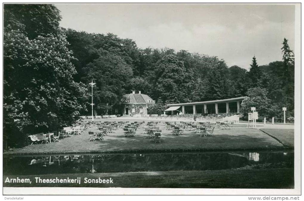 Arnhem, Theeschenkerij Sonsbeek. Echte Foto 1.39. Hema. Onbeschreven. - Arnhem