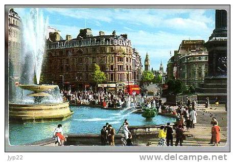 Jolie CP Animée Angleterre London Londres Trafalgar Square - CAD 12-10-1966 - Trafalgar Square