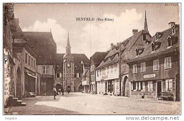 67 BENFELD  Place Principale Eglise Boulangerie Animée - Benfeld