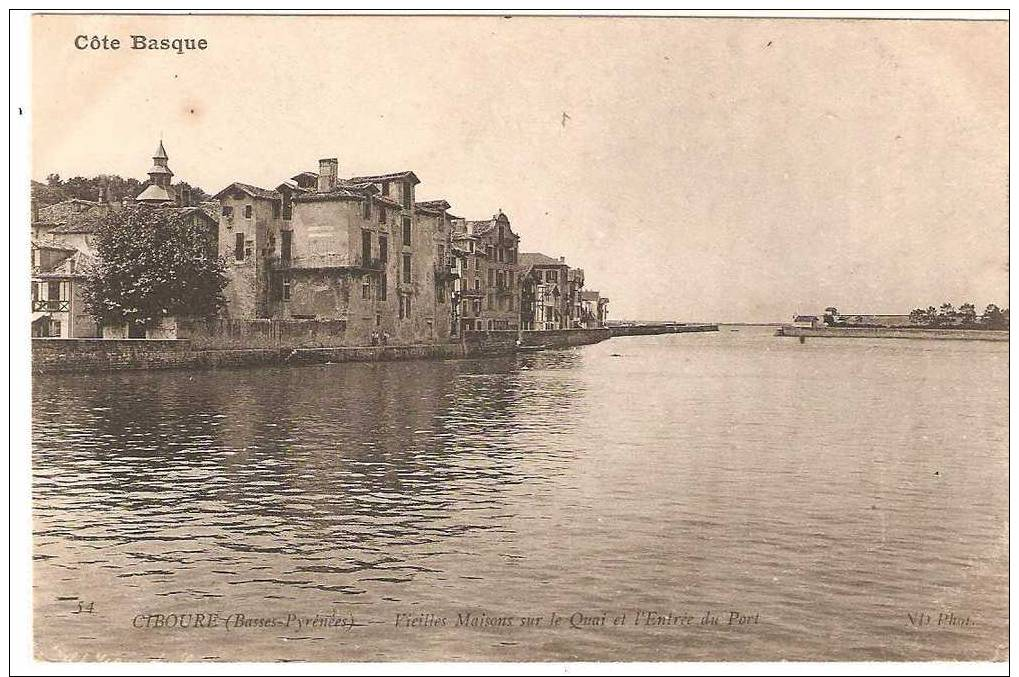 Belle Cpa Cote Basque   N°54. CIBOURE (Basses.Pyrénées) Vieilles Maisons Sur Le Quai Et L'Entrée Du Port - Autres & Non Classés