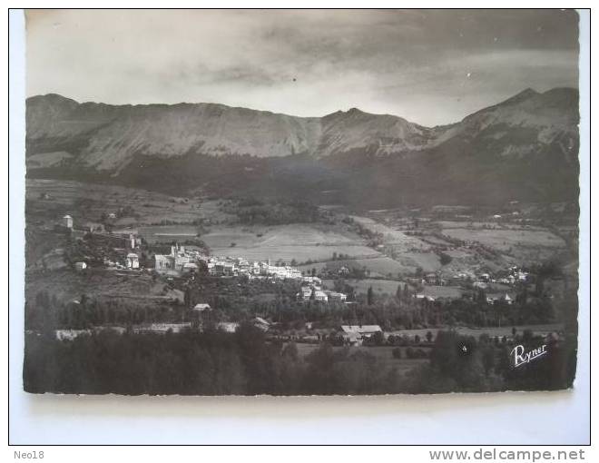 Seyne Les Alpes, Vue Generale, Au Fond Chaine De La Beauche - Autres & Non Classés