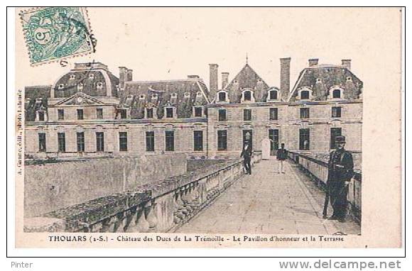 THOUARS - Château Des Ducs De La Trémoille - Le Pavillon D'honneur Et La Terrasse - Thouars