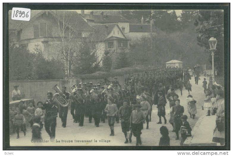 COLOMBIER - LA TROUPE TRAVERSANT LE VILLAGE - TB - Travers