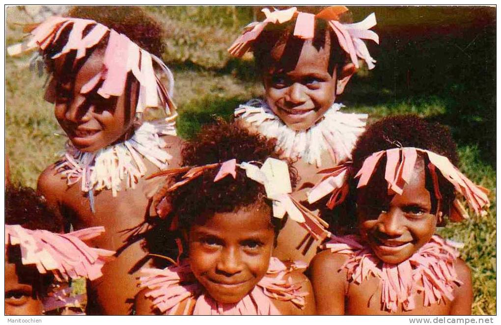 NOUVELLES CALEDONIE GROUPE D'ENFANTS INDIGENES - Nueva Caledonia