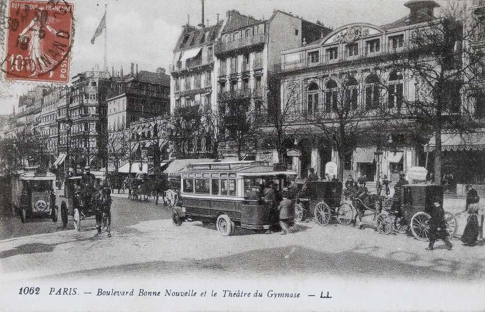 D75 - PARIS - VUE ANIMEE DU BOULEVARD BONNE NOUVELLE ET LE THEATRE DU GYMNASE - Arrondissement: 10