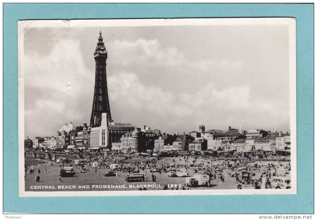 BLACKPOOL.  -  CENTRAL BEACH AND PROMENADE .  -  1958   -   CARTE PHOTO ANIMEE SM  - - Blackpool