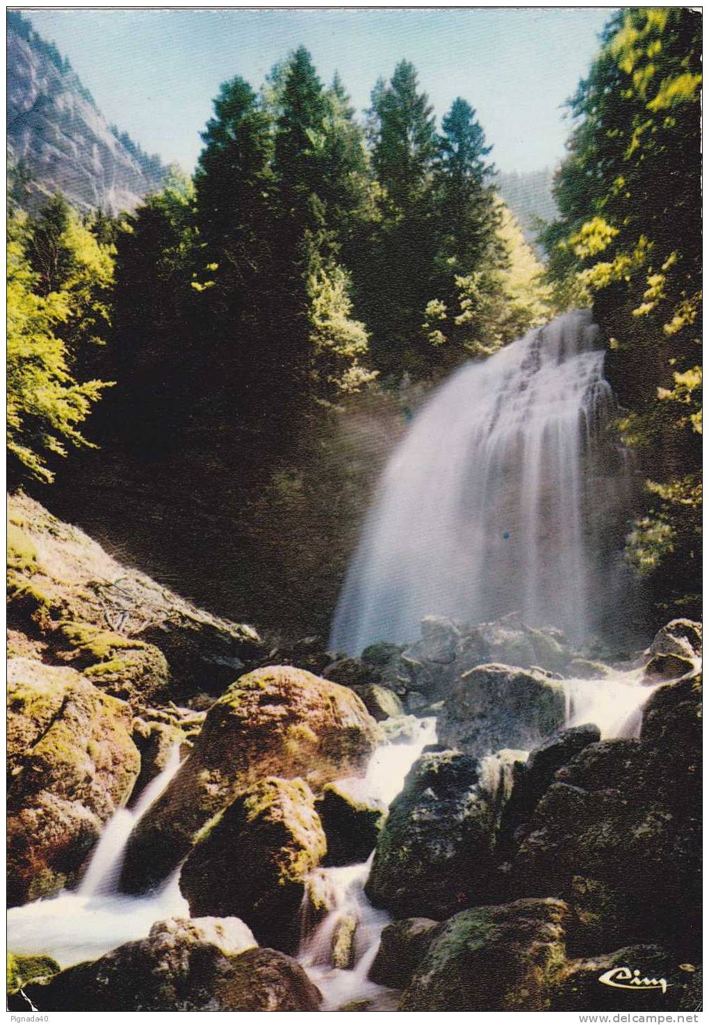 Cp , RÉGIONS , RHÔNE-ALPES , La Cascade à L'eau Fraîche Et Limpide - Rhône-Alpes