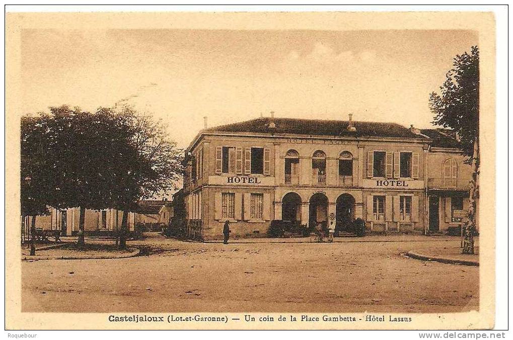 47 - CASTELJALOUX  - Place Gambeta Et Hôtel Lassus - Sépia - - Casteljaloux