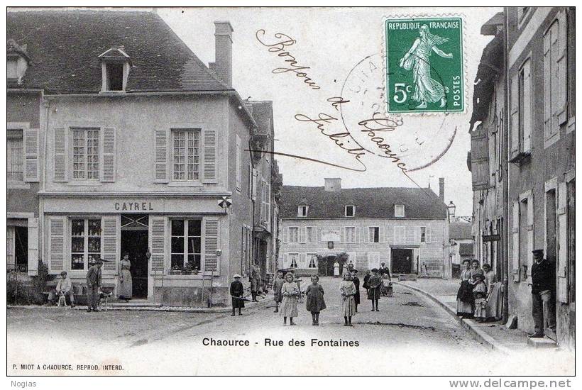 CHAOURCE - LA RUE DES FONTAINES - SUPERBE CARTE PRECURSEUR TRES TRES ANIMEE AVEC COMMERCES -  TOP !!! - Chaource