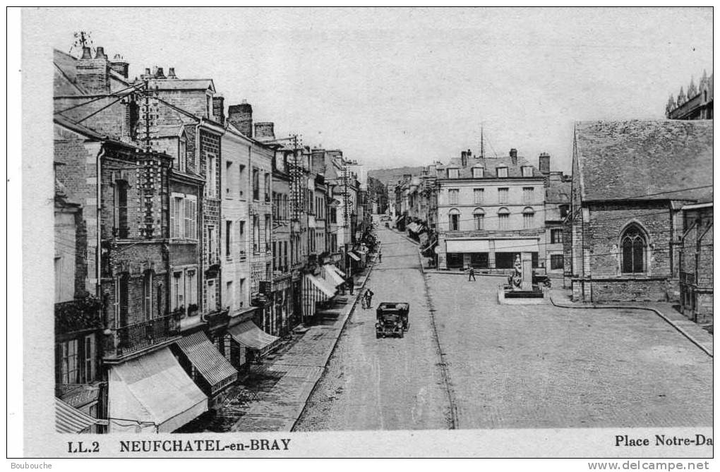 CPA De NEUFCHATEL EN BRAY Place Notre Dame - Neufchâtel En Bray