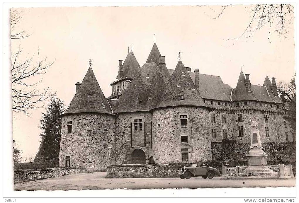 POMPADOUR  (Corrèze)   L'entrée Du Château - Other & Unclassified