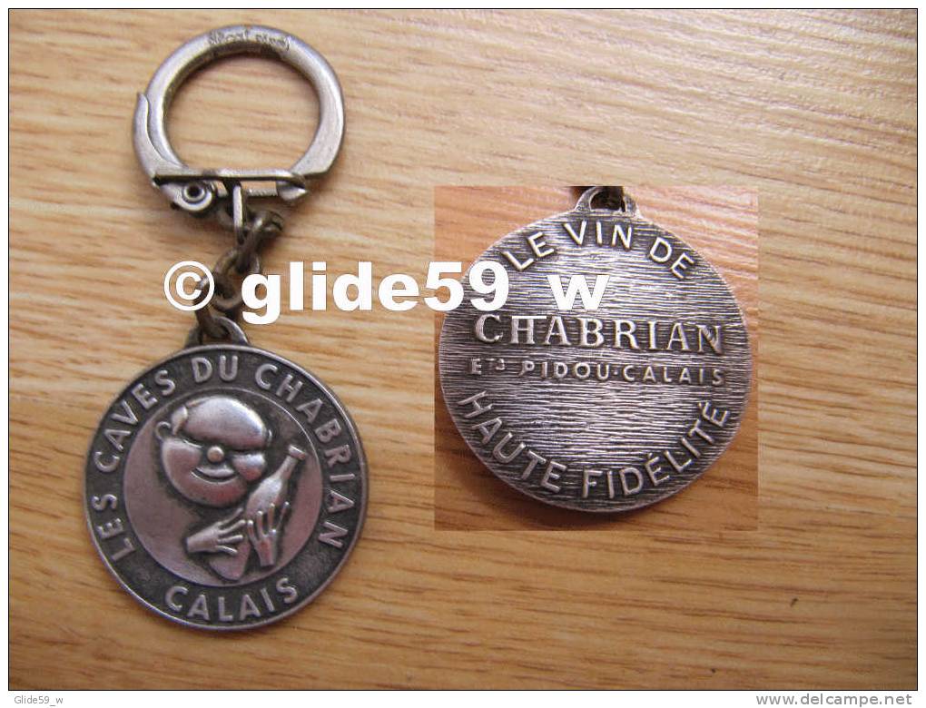 Porte-clés Métal Les Caves Du Chabrian - Calais - Le Vin De Haute Qualité - Ets Pidou - Calais - Key-rings