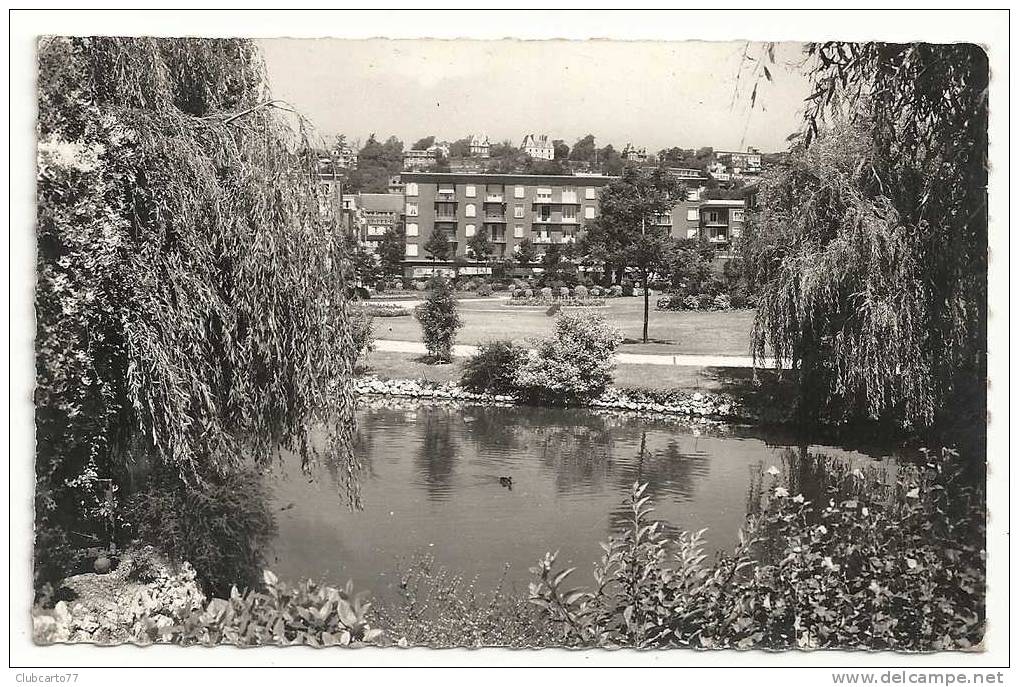 Le Havre (76) : Les Immeubles Près Du Bassin Aux Cygnes Au Square St-Roch Env 1959. - Square Saint-Roch