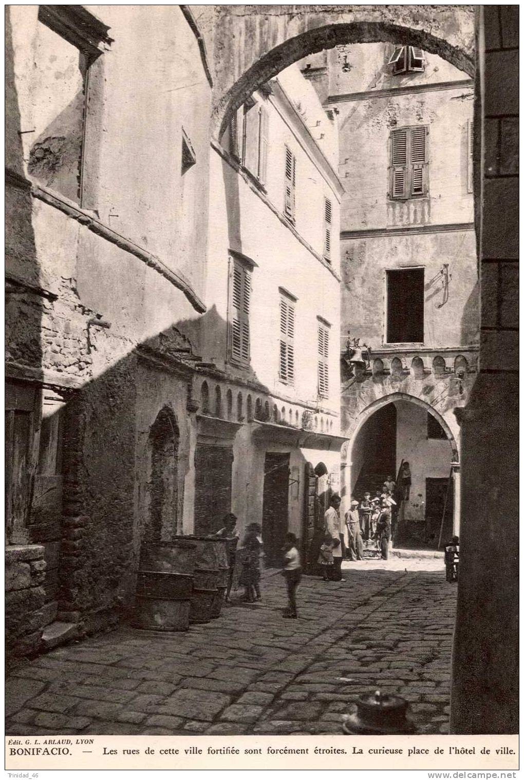 BONIFACIO CORSE ( UNE RUE ANIMEE )  RARE PLANCHE PHOTO  ANNEES 30 - Autres & Non Classés