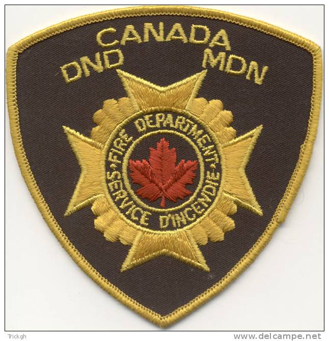 Strijklabel Insigne / Ecusson / Badge: Canada DND MDN Fire Department Service D´incendie - Pompiers