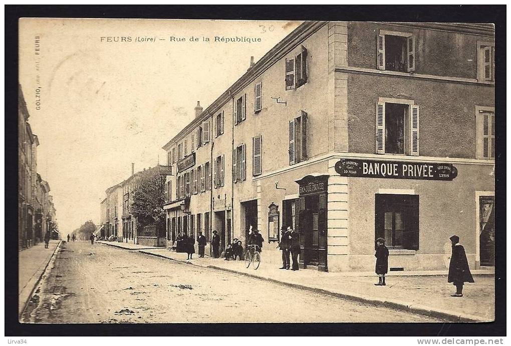 CPA  ANCIENNE- FRANCE- FEURS (42)- RUE DE LA REPUBLIQUE- BANQUE PRIVÉE EN TRES GROS PLAN- BELLE ANIMATION - Feurs