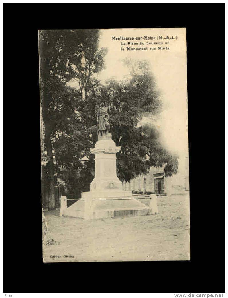 49 - MONTFAUCON - La Place Du Souvenir Et Le Monument Aux Morts - Montfaucon