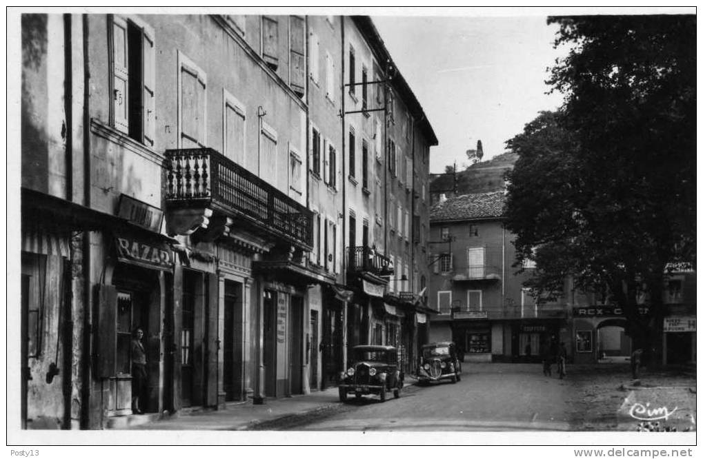 Les Vans   -  Place Léopold Ollier -CPSM  Combier Dentelée 9x14 .TBE - Autres & Non Classés