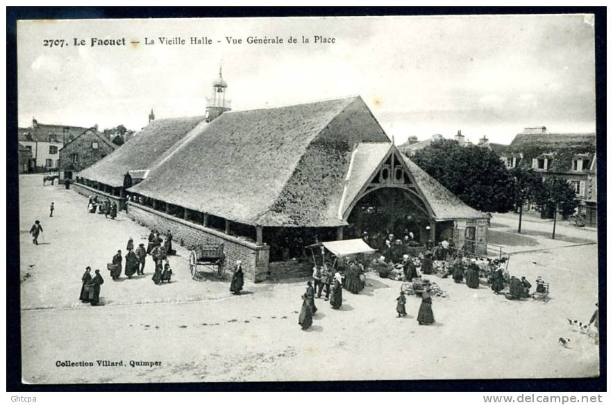 CPA. Le Faouet. La Vieille Halle. Vue Générale De La Place.  /  Ed. Collection Villard Quimper. - Faouët