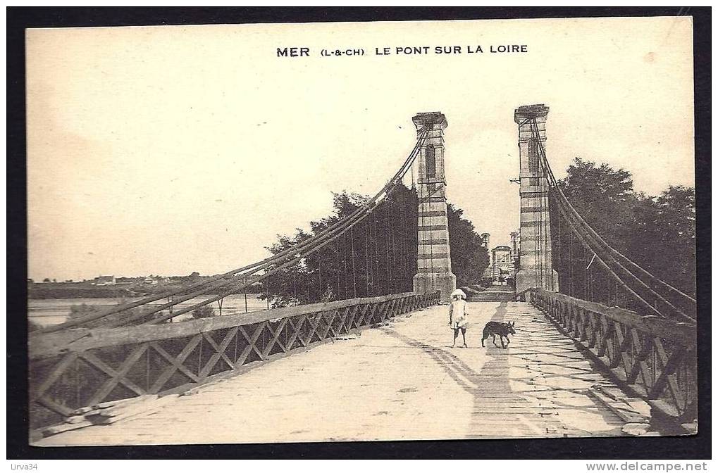 CPA  ANCIENNE- FRANCE- MER (41)- LE PONT SUSPENDU SUR LA LOIRE EN GROS PLAN- CHAUSSÉE EN BOIS- BELLE ANIMATION - Mer