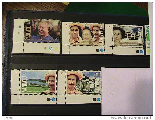 Va Reine Elisabeth 5 Timbres 1992 - Vanuatu (1980-...)