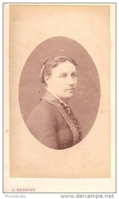 PHOTO CDV CARTE DE VISITE  ** +/-1870 ** FEMME DAME  ** LADY  ** BERNIER BREST - Unclassified