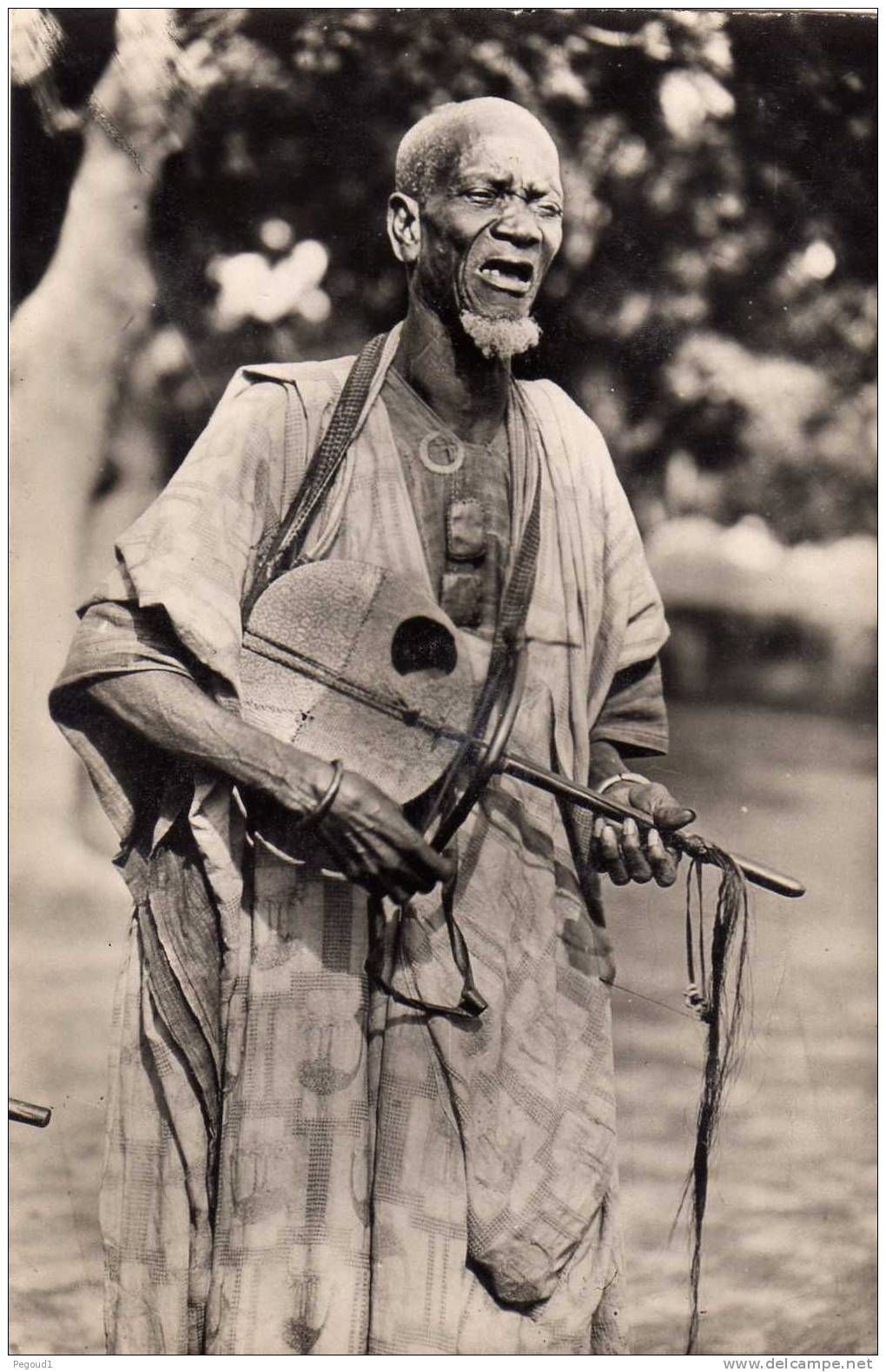 CARTE POSTALE GLACEE SEMI-MODERNE. NIGER. MUSICIEN HAOUSSA  . ANNEES 1950. - Niger