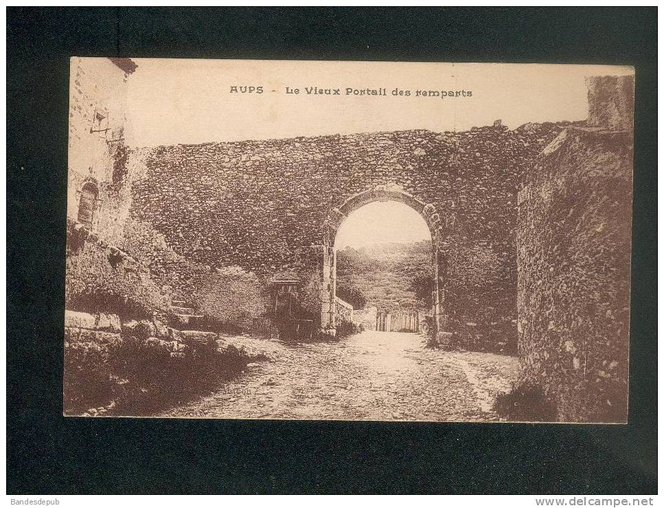 Aups ( Var 83) - Le Vieux Portail Des Remparts ( Editeur Peu Lisible ) - Aups