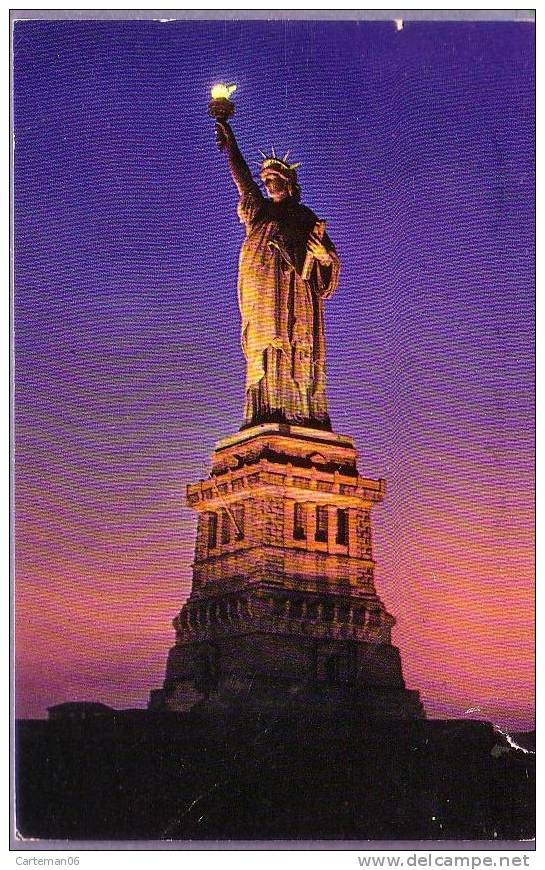 Etats Unis - New York - The Statue Of Liberty - Give Me Your Tired, Your Poor, Your Huddle Masses ................ - Vrijheidsbeeld