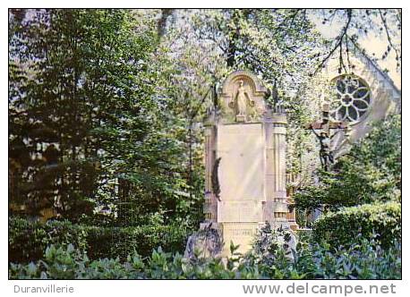 11 - Salleles D'Aude - Le Monument Aux Morts Et Calvaire - Salleles D'Aude