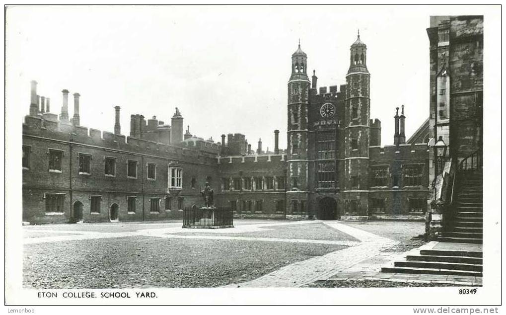 Britain United Kingdom - Eton College School Yard, Eton - Real Photograph Postcard [P1759] - Other & Unclassified