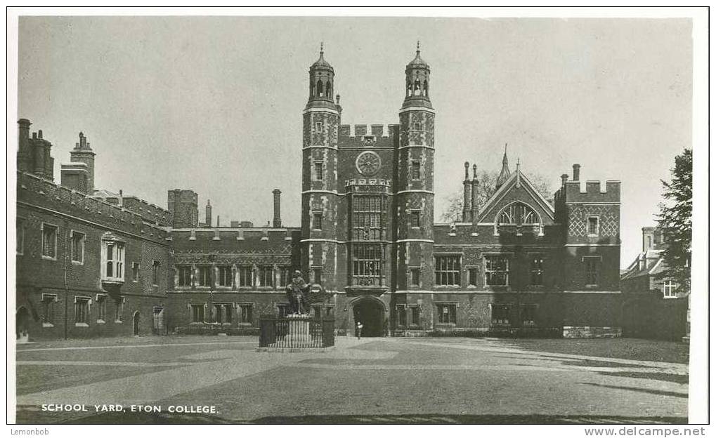 Britain United Kingdom - School Yard, Eton College, Eton - Real Photograph Postcard [P1768] - Altri & Non Classificati